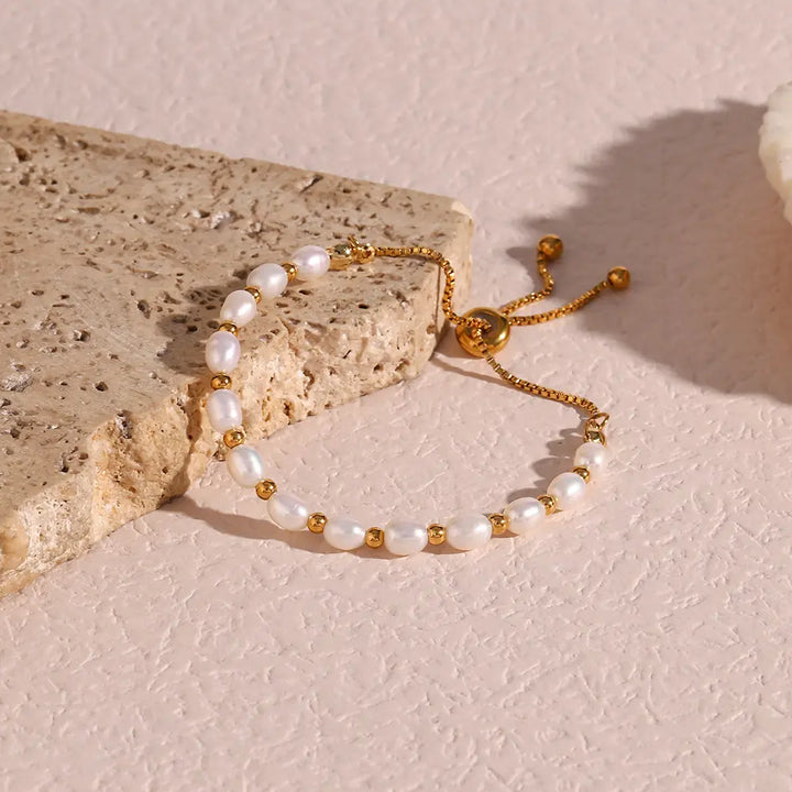 Elegante romantische armband met parelglans