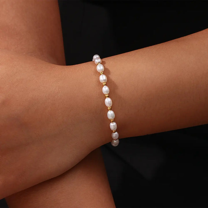 Elegante romantische armband met parelglans