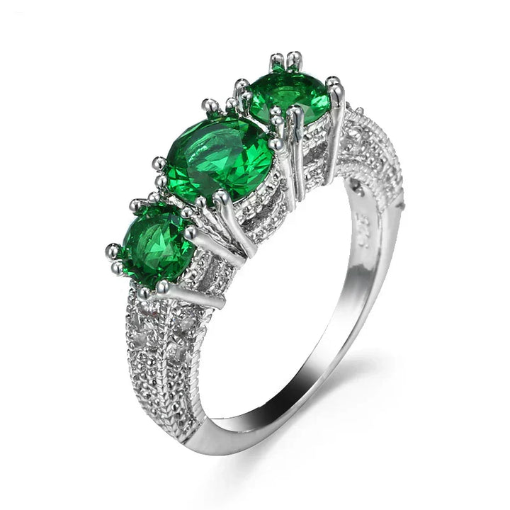 Tijdloze Ring met Sprankelende Smaragdstenen