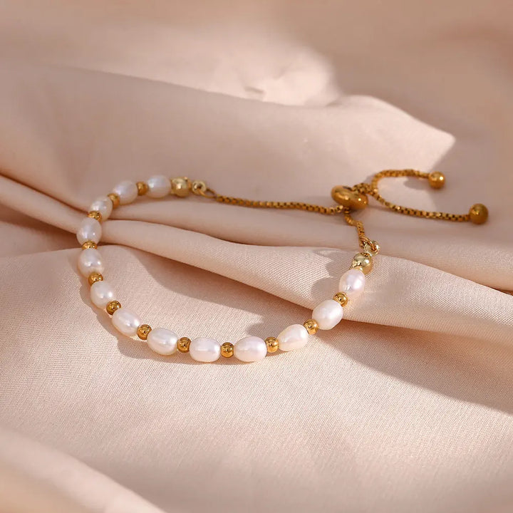 Elegante romantische armband met parelglans