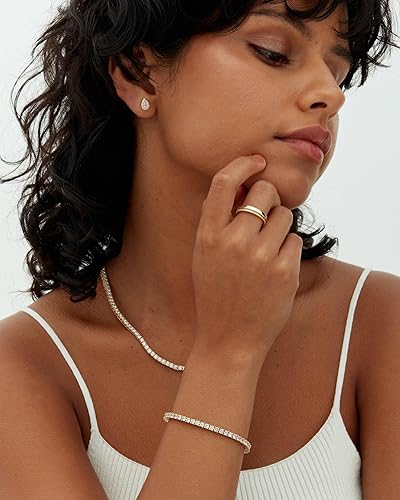 Goudkleurige tennisarmband met briljante steentjes
