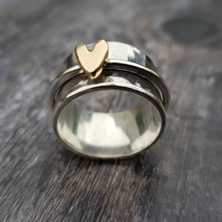 Zilverkleurige ring met goudkleurig hart