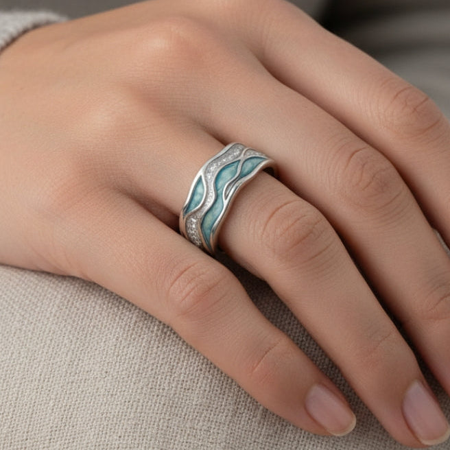 Zilverkleurige ring met turkooiskleurige golven