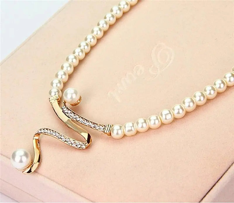 Sieradenset ketting en oorbellen met parelglans