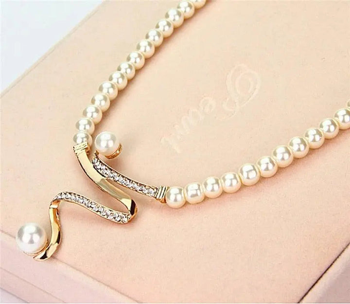 Sieradenset ketting en oorbellen met parelglans