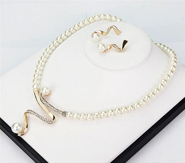 Sieradenset ketting en oorbellen met parelglans