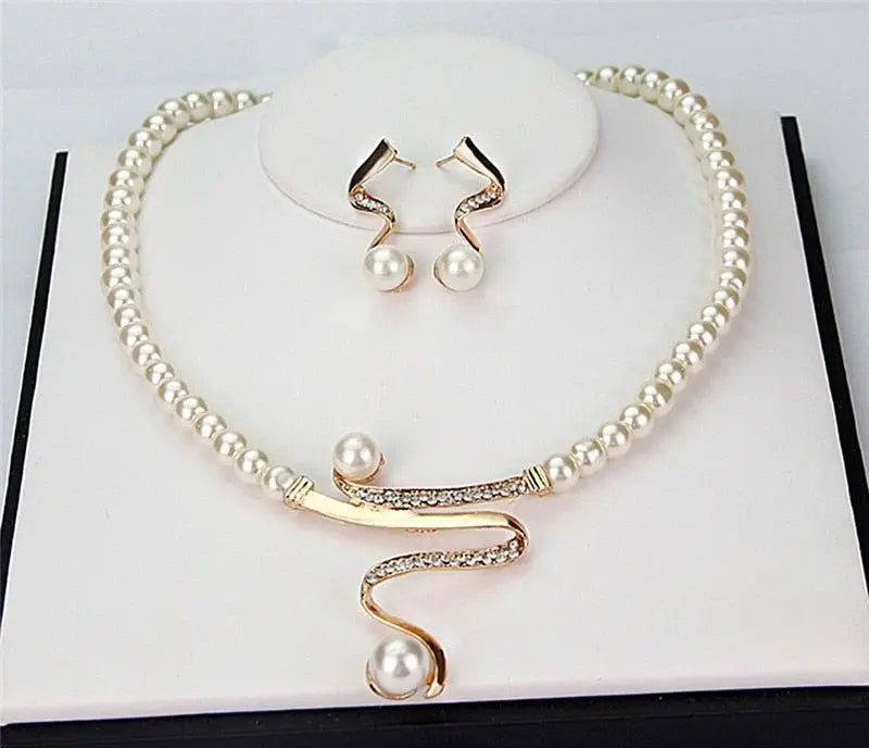 Sieradenset ketting en oorbellen met parelglans