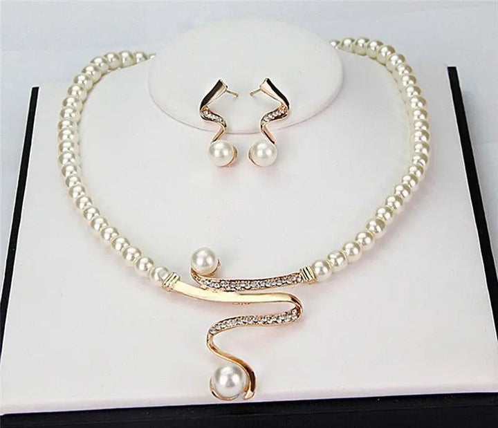 Sieradenset ketting en oorbellen met parelglans