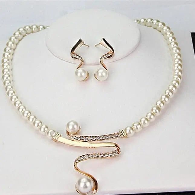 Sieradenset ketting en oorbellen met parelglans