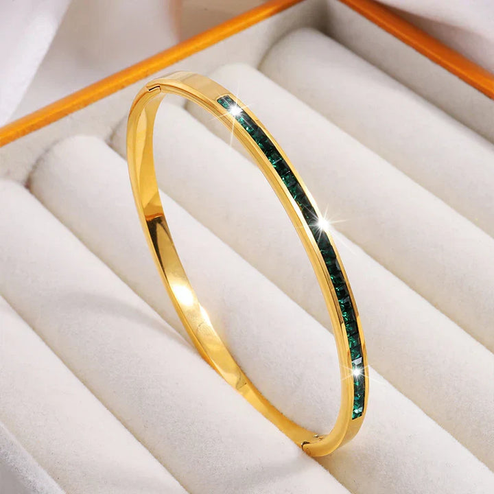 Goudkleurige armband in groen