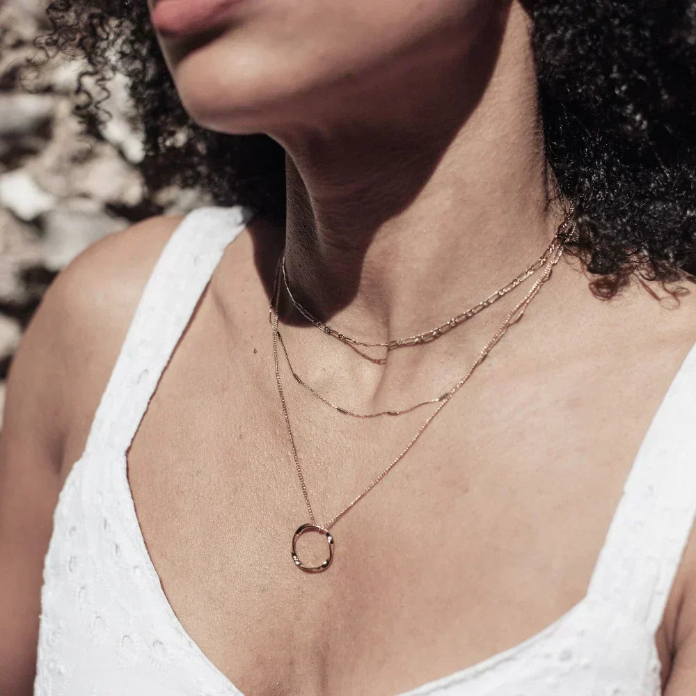 Goudkleurige ketting met drie open ringen