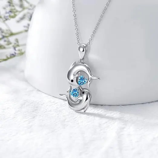 Zilverkleurige ketting met dubbele dolfijnen en blauwe kristalglans