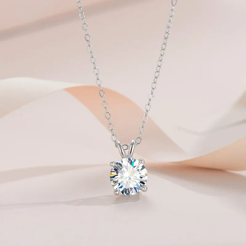 Exclusieve zilverkleurige ketting met briljante steentjes