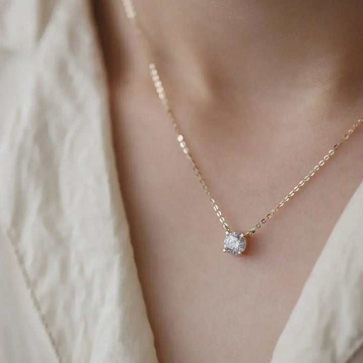Goudkleurige ketting met kristalsteentjes