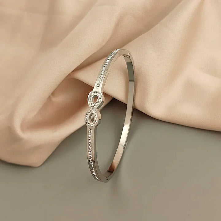 Infinity-bangle met exclusieve kristalglans