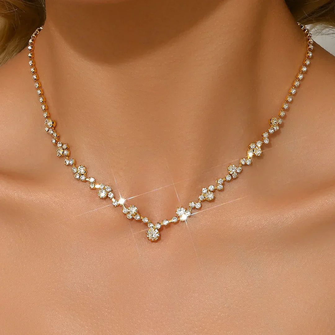 Elegante bruidsketting met briljante steentjes