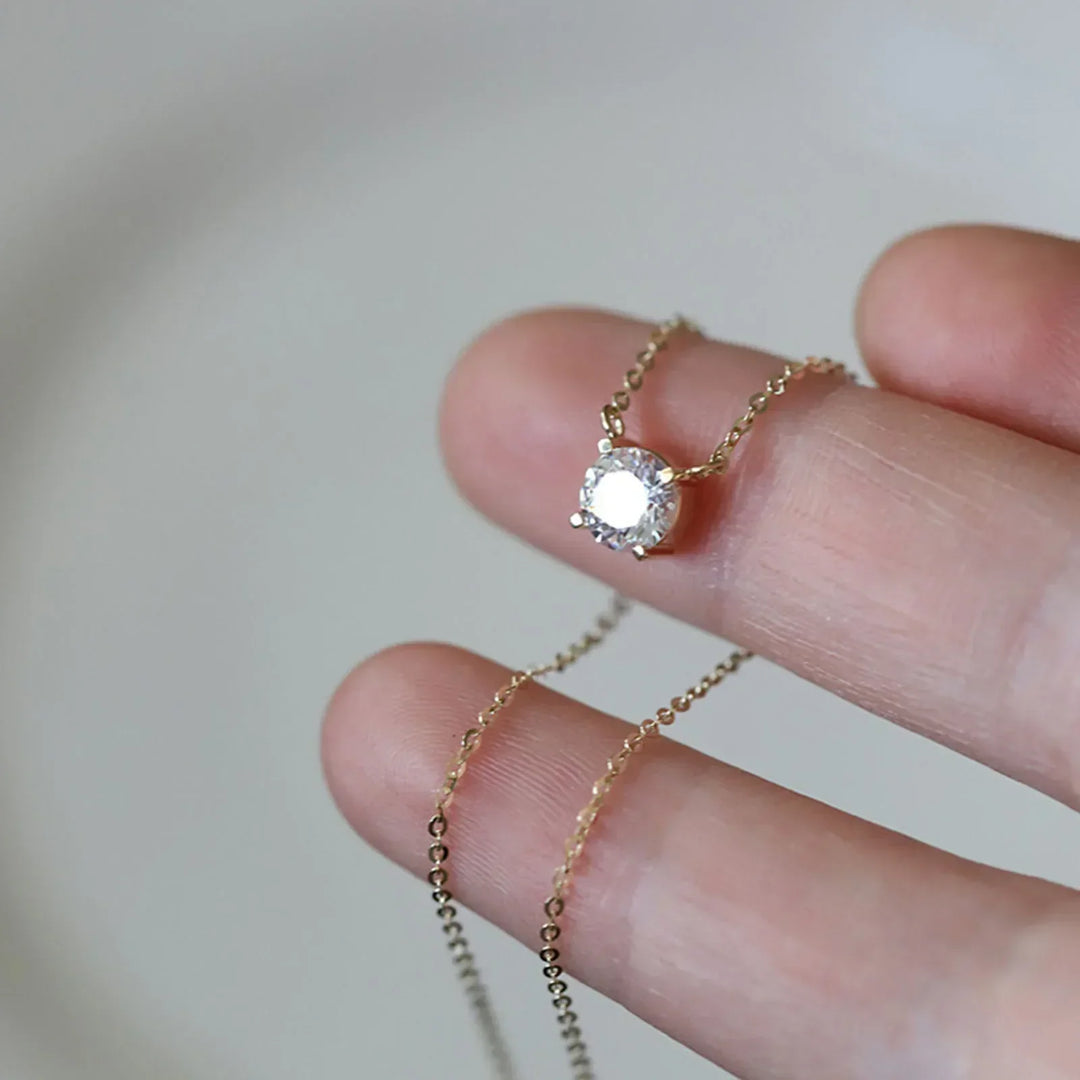 Goudkleurige ketting met kristalsteentjes