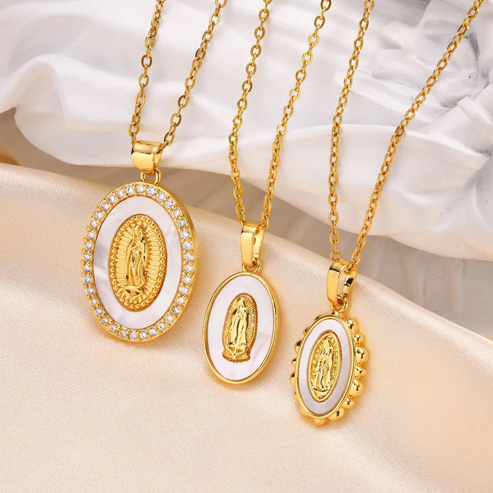 Goudkleurige ketting met ovale Mariahanger