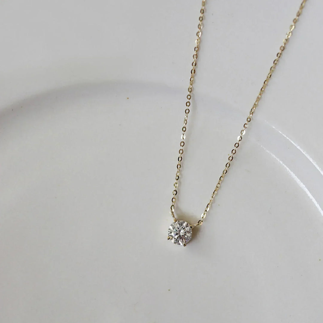 Goudkleurige ketting met kristalsteentjes