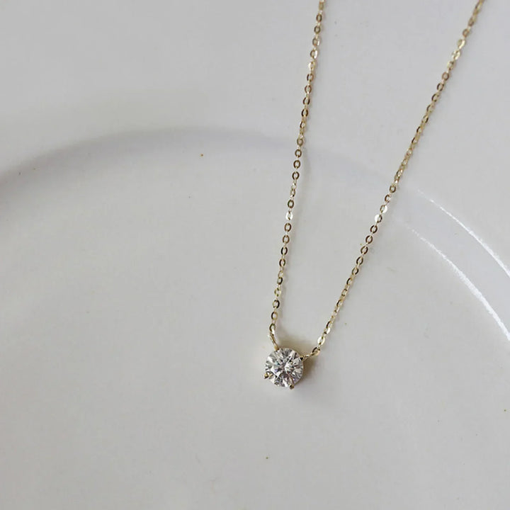 Goudkleurige ketting met kristalsteentjes
