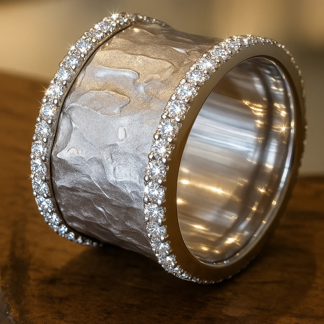Zilverkleurige vintage ring met kristalheldere steentjes