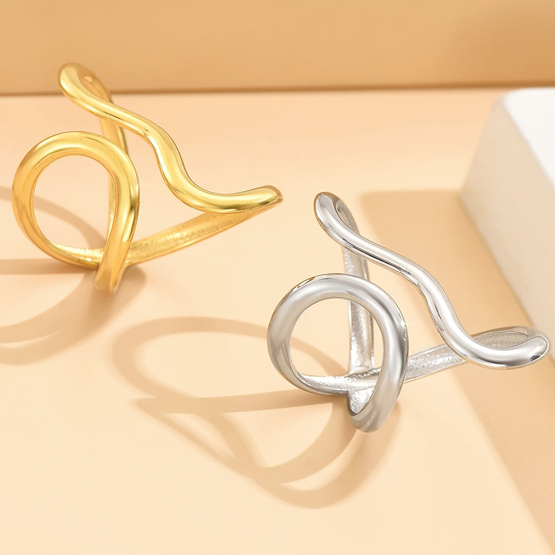 Chique ring met asymmetrische golf
