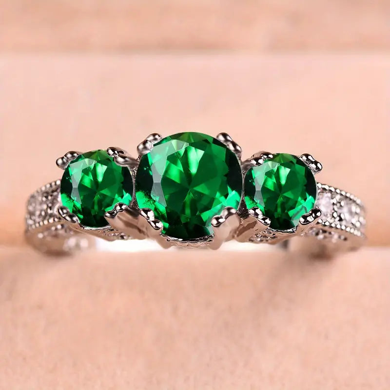 Tijdloze Ring met Sprankelende Smaragdstenen