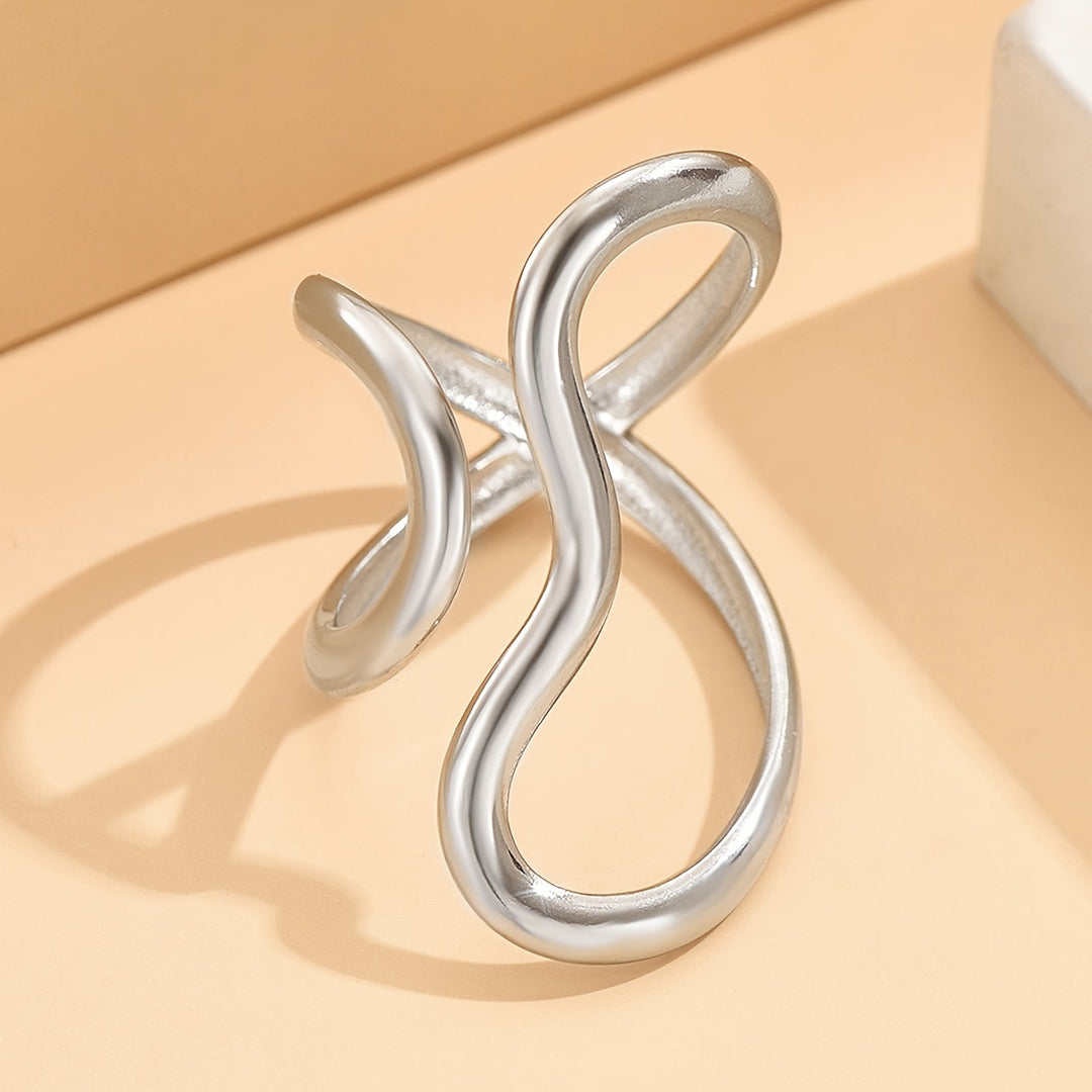 Chique ring met asymmetrische golf