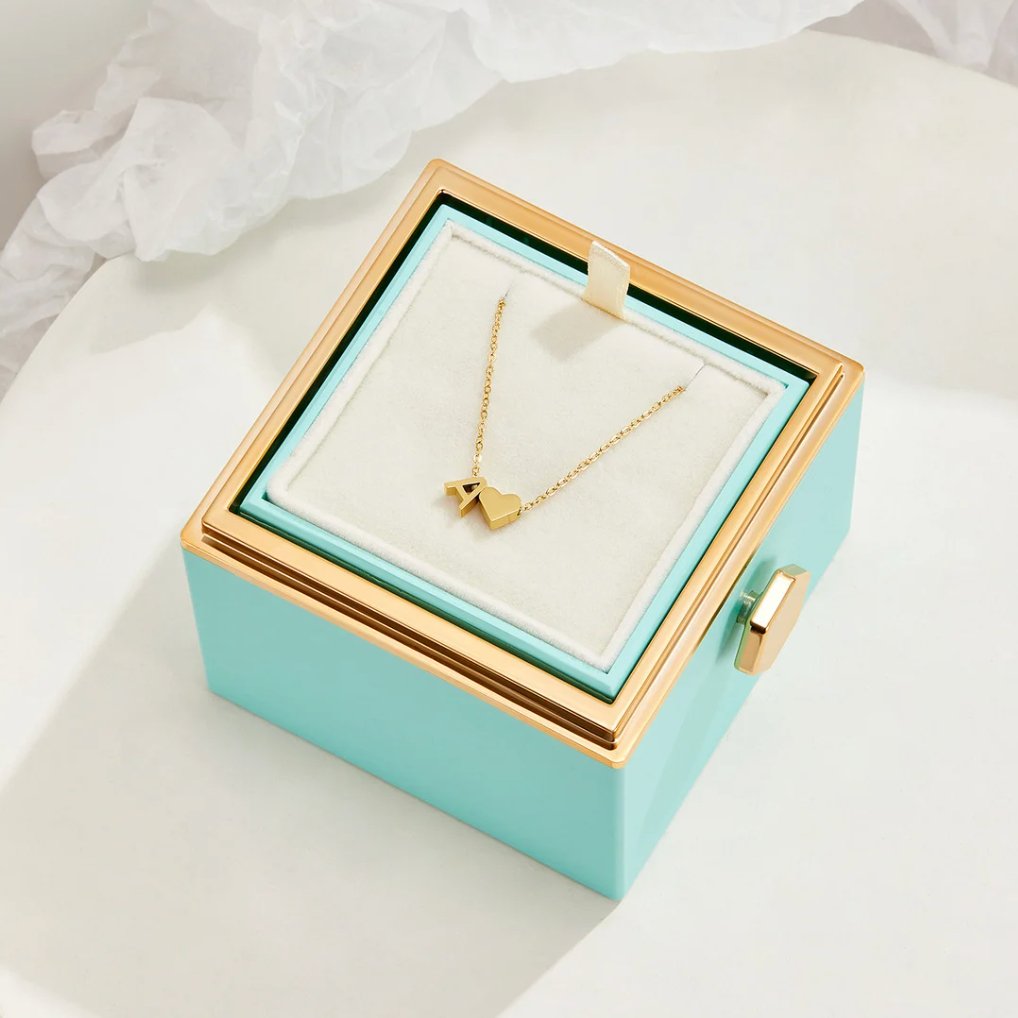 Tijdloze initiaal-ketting met harthanger