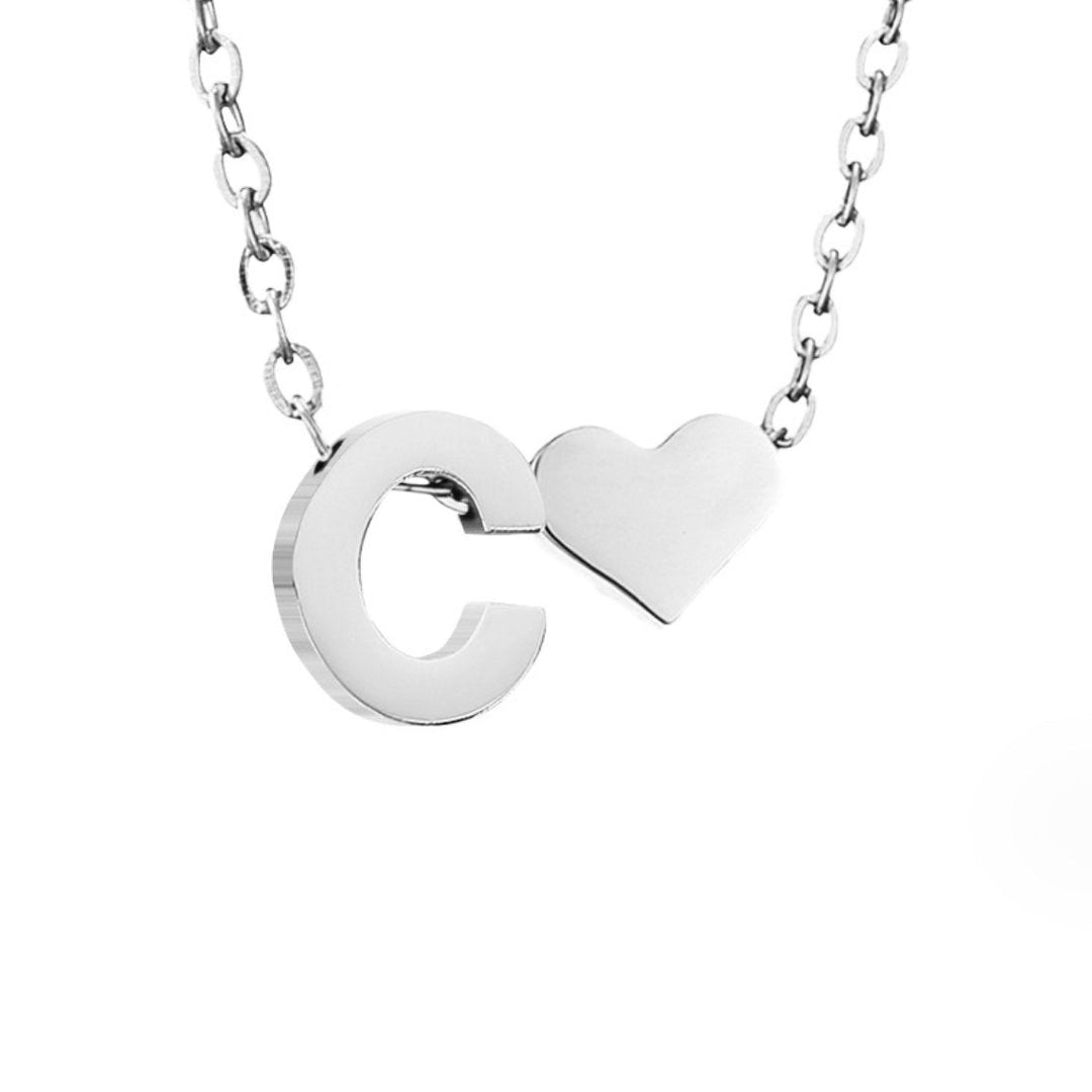 Tijdloze initiaal-ketting met harthanger