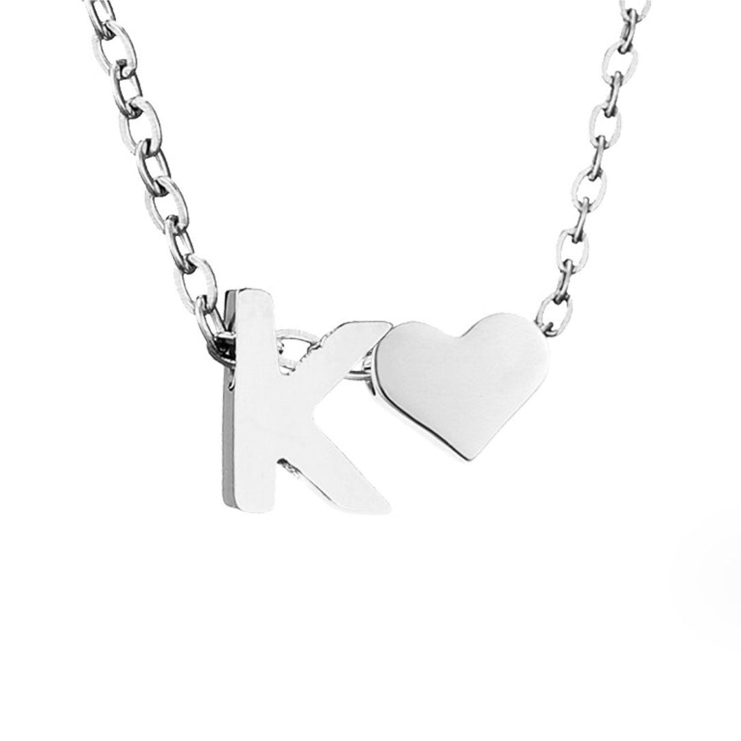 Tijdloze initiaal-ketting met harthanger