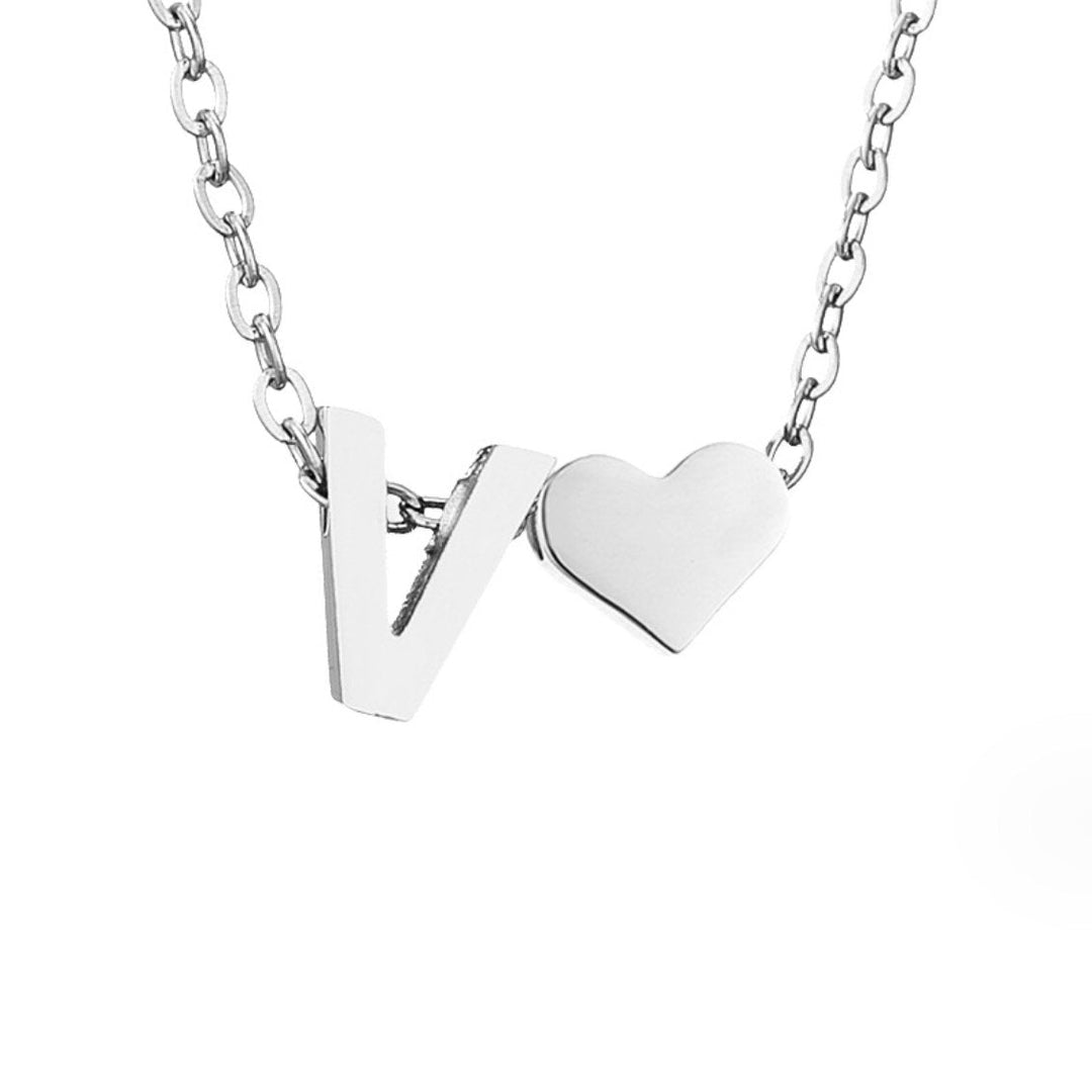 Tijdloze initiaal-ketting met harthanger