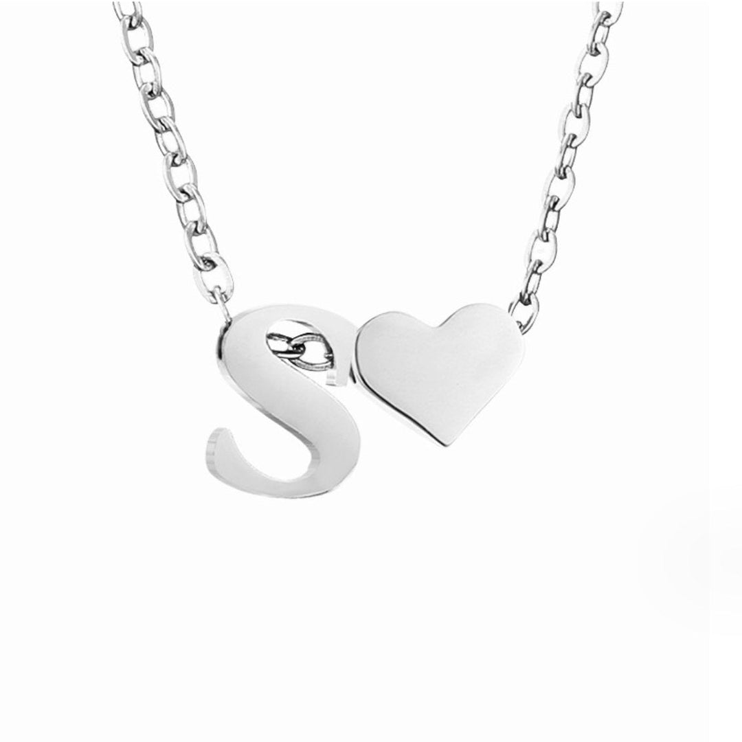 Tijdloze initiaal-ketting met harthanger