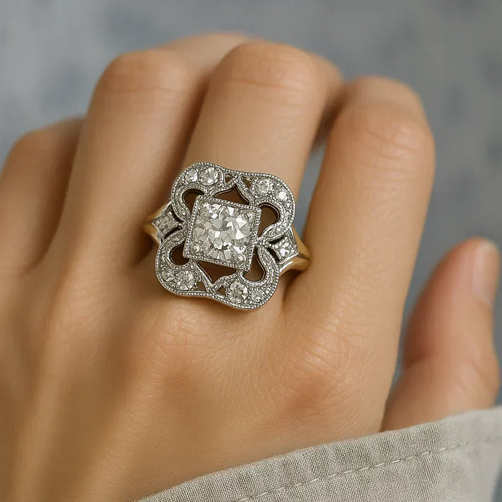 Klassieke goudkleurige ring met vintage kristalsteentje