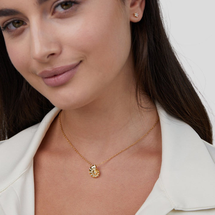 Ketting met kristallen schelphanger