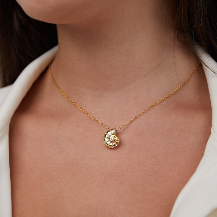 Ketting met kristallen schelphanger