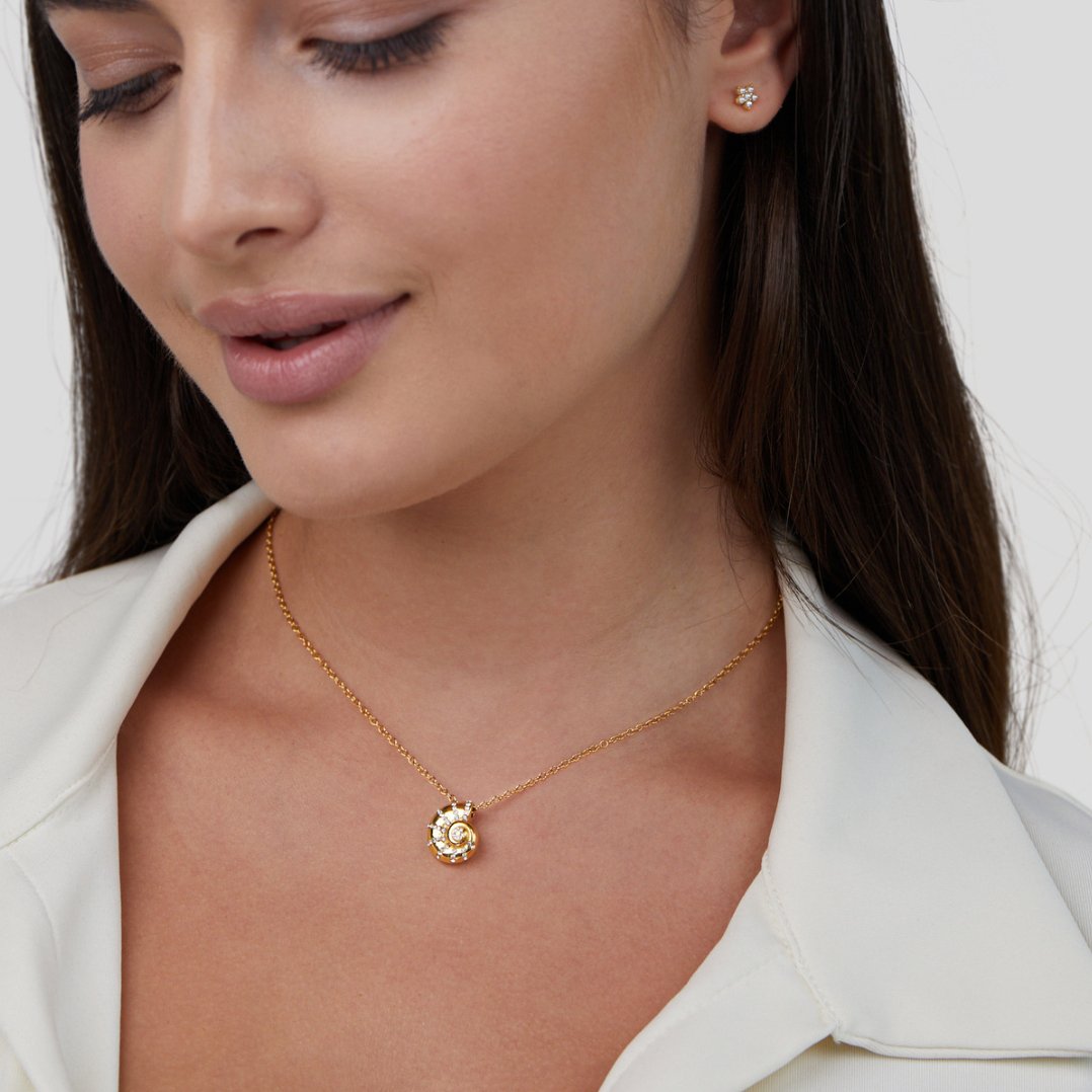 Ketting met kristallen schelphanger