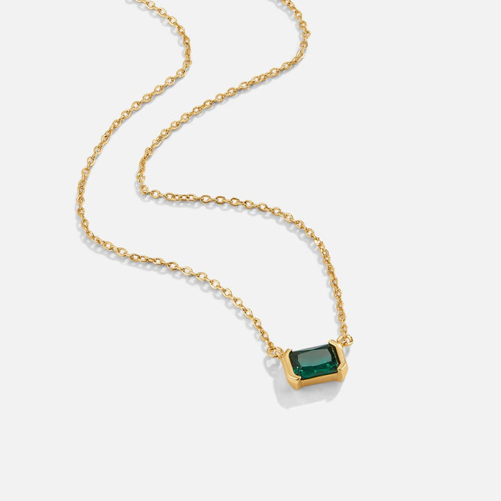 Fijne ketting met smaragdgroene steen