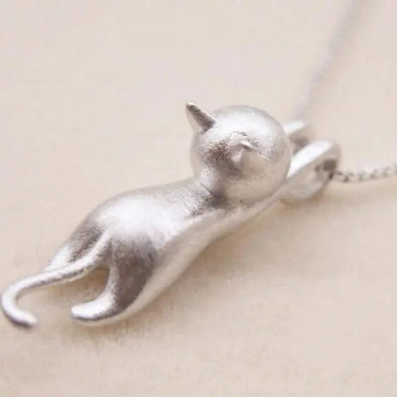 Vrolijke zilverkleurige ketting met kitten