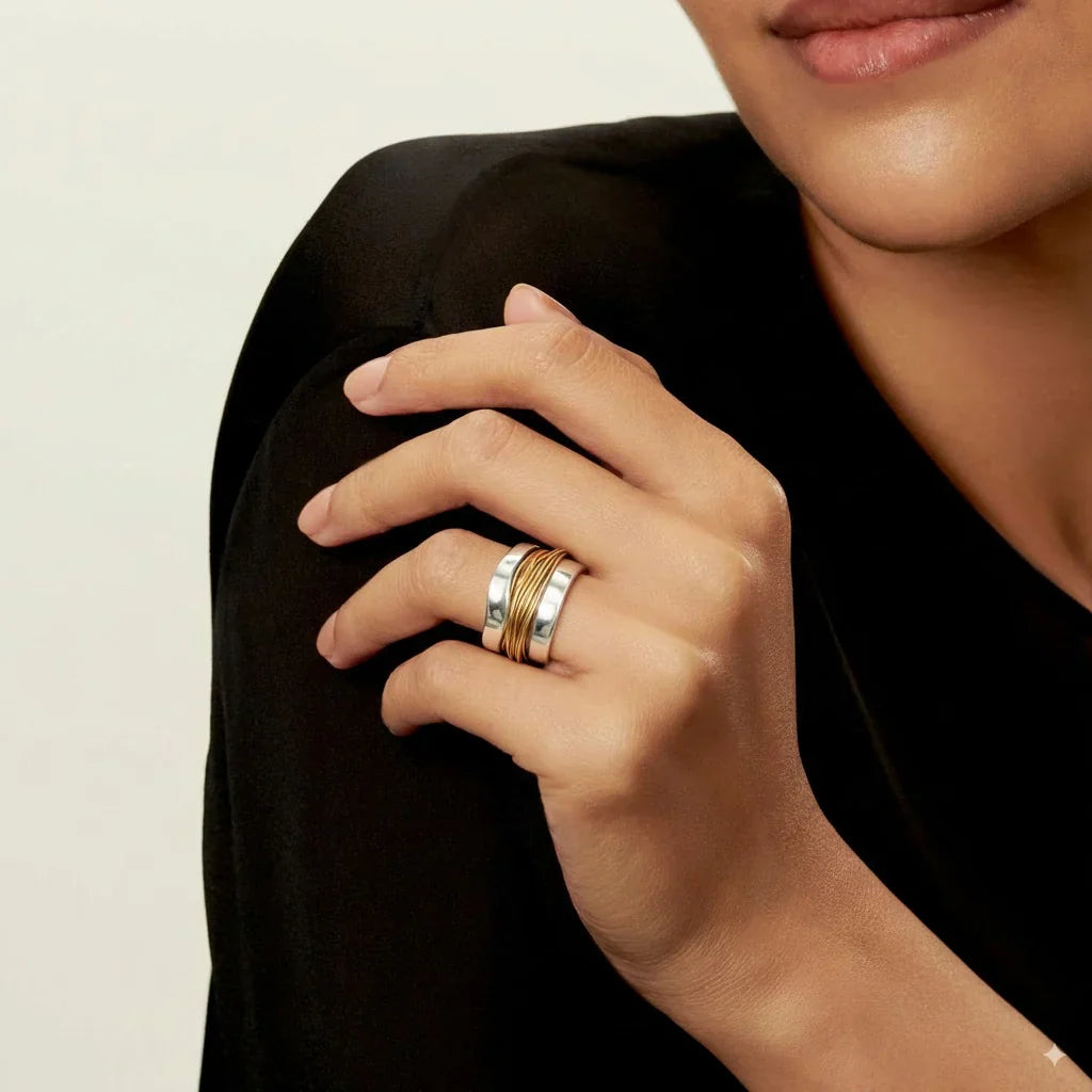 Zilverkleurige ring met goudkleurige draad