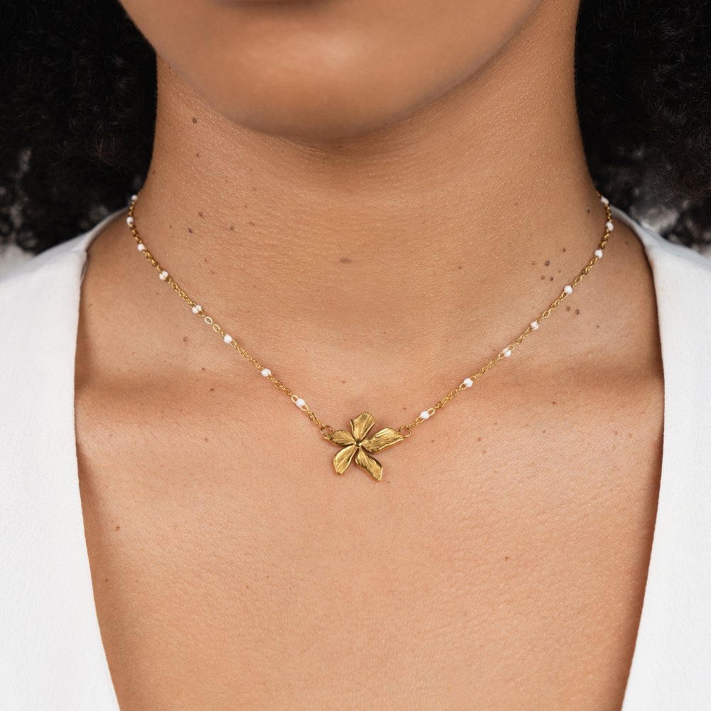 Elegante ketting met goudkleurige bloem